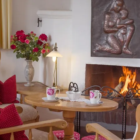 Aparthotel Gartenhotel Rosenhof Bei Kitzbühel 3*