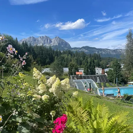 Aparthotel Gartenhotel Rosenhof Bei Kitzbuehel 3*